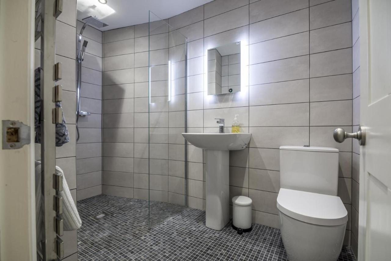 Sea Legs - 2 Bedroom Apartment - Tenby Ngoại thất bức ảnh