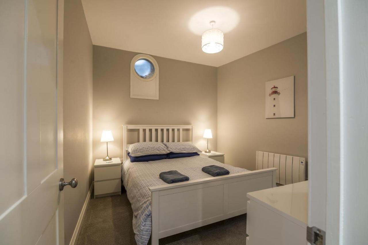Sea Legs - 2 Bedroom Apartment - Tenby Ngoại thất bức ảnh