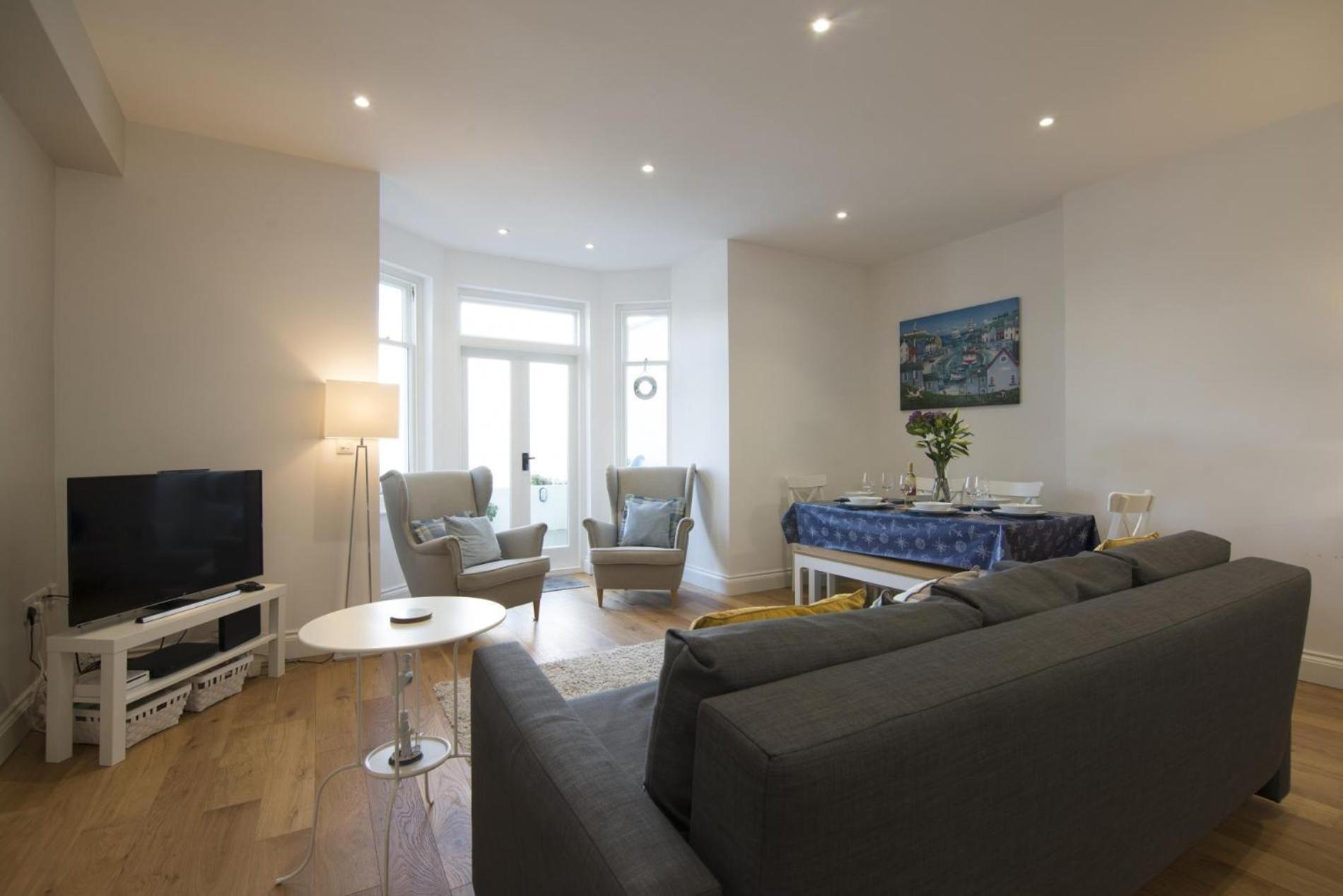 Sea Legs - 2 Bedroom Apartment - Tenby Ngoại thất bức ảnh