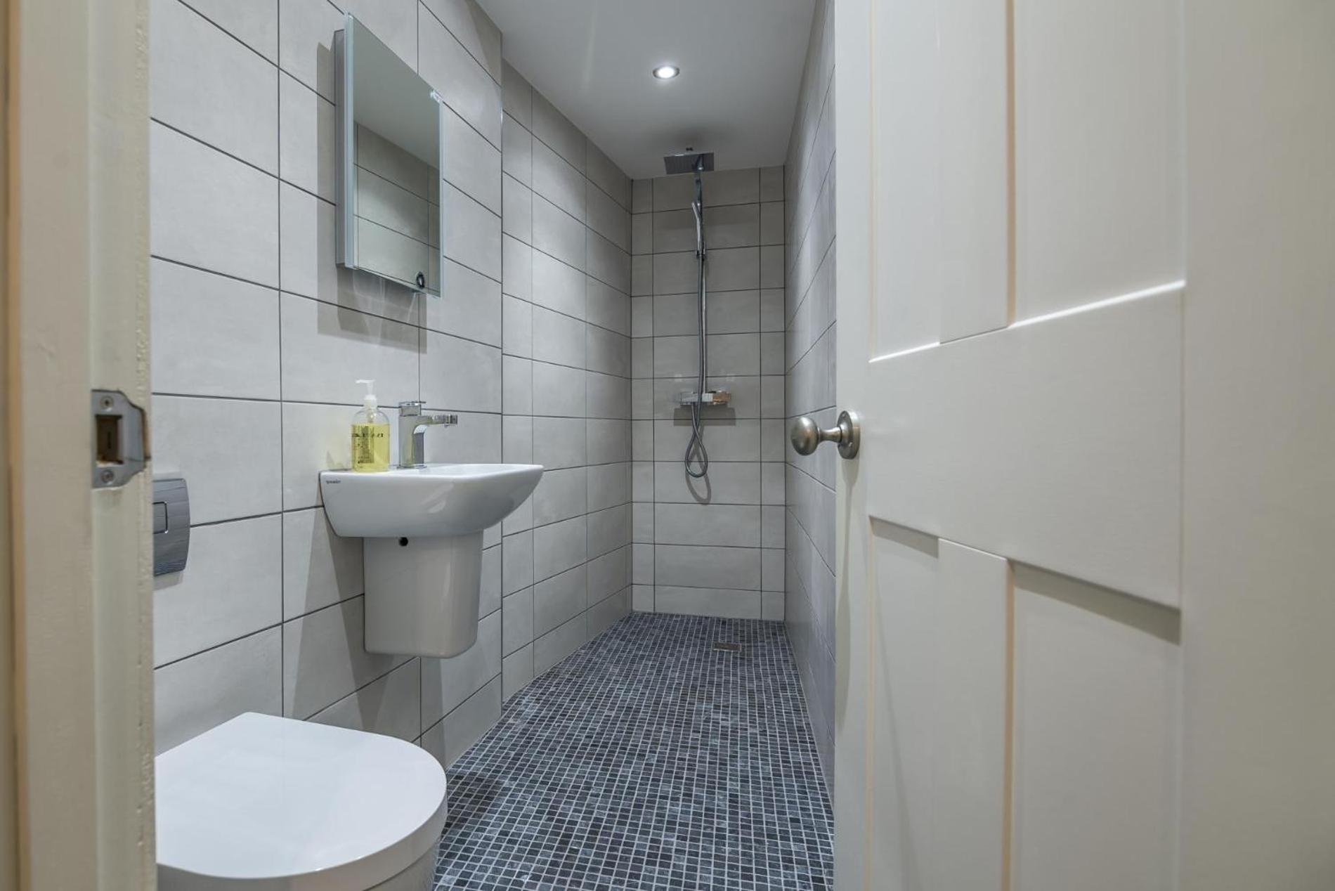 Sea Legs - 2 Bedroom Apartment - Tenby Ngoại thất bức ảnh