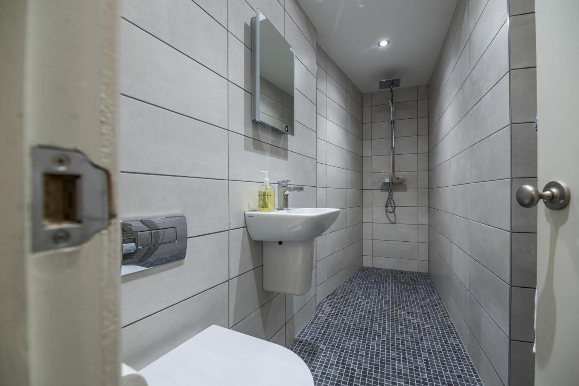 Sea Legs - 2 Bedroom Apartment - Tenby Ngoại thất bức ảnh