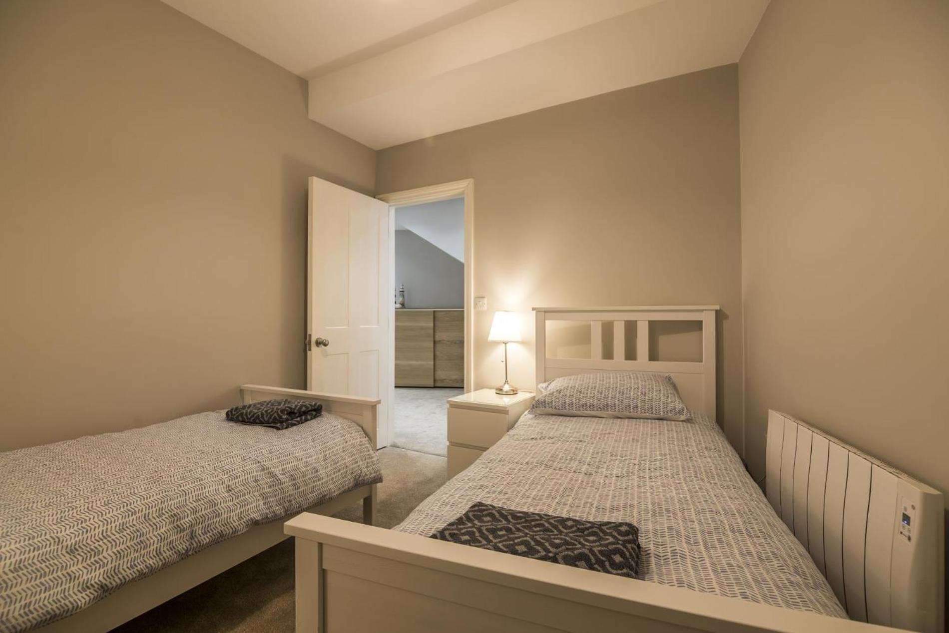 Sea Legs - 2 Bedroom Apartment - Tenby Ngoại thất bức ảnh