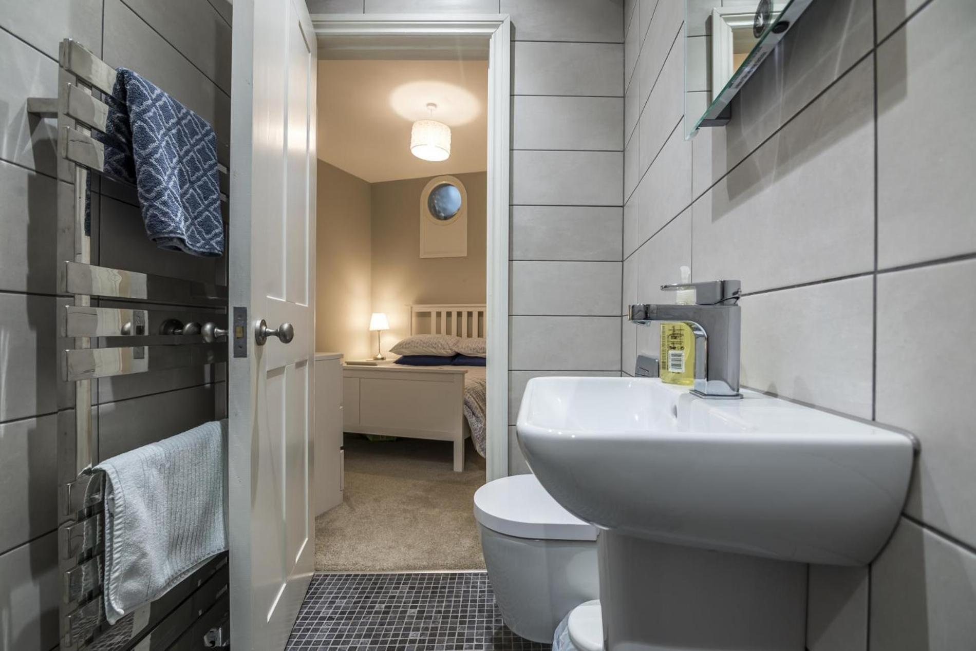 Sea Legs - 2 Bedroom Apartment - Tenby Ngoại thất bức ảnh